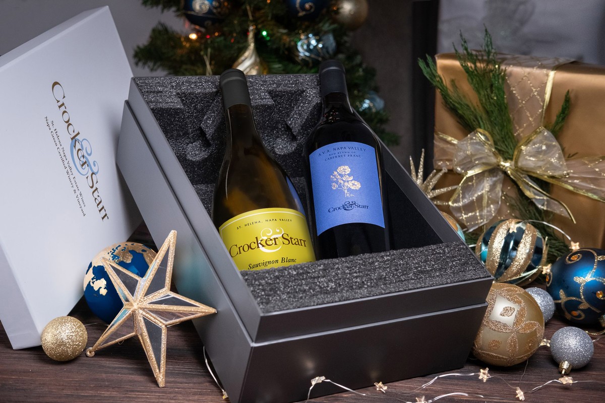 Cabernet Franc & Estate Sauvignon Blanc in a Logo Box 1